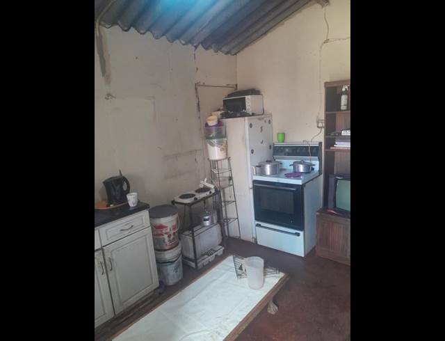 2 BEDROOM HOUSE FOR SALE IN MOFOLO NORTH